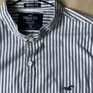 Hollister Men's Navy and White Striped Shirt